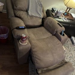 Lazy-BoyRecliner. Still Will Force You To Nap And In Great Condition. Electric Features 