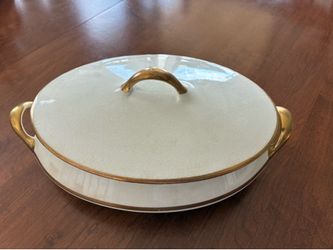 Homer Laughlin covered vegetable dish with 16K gold leaf
