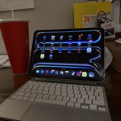 iPad Pro M4 11” 256GB + Magic Keyboard WiFi