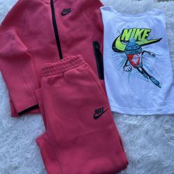 New Tech Pack Nike Kids Pink Sweatpants and Graphic Tee Set Size 6X