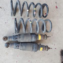 2016 Infinity QX80 Factory Rear Springs & Air Shocks