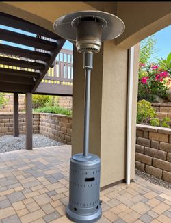 Like New Patio Heater W/ FULL TANK propane