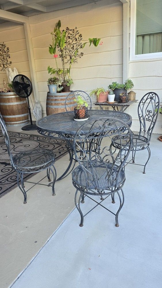 Heavy Iron Patio Set - 5pc