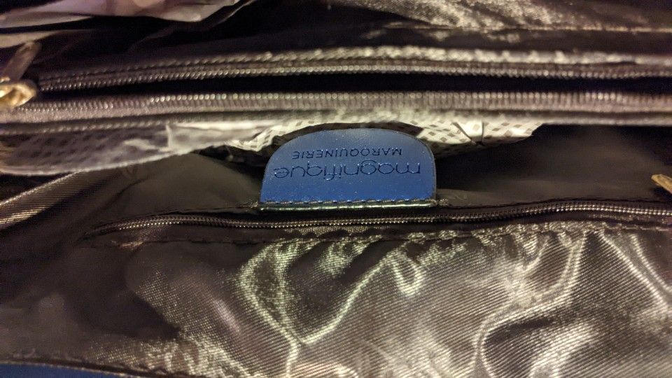 Magnifique Maroquinerie Blue Purse 12.75