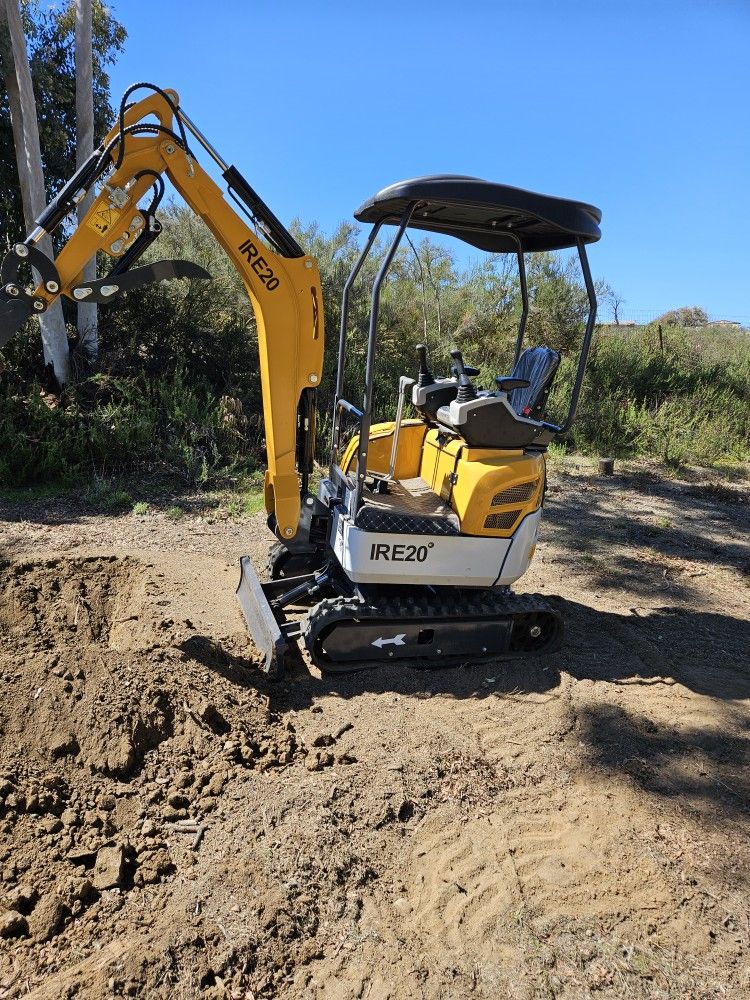 New Big Mini Excavator Diesel Engine With 9 Piece Attachments