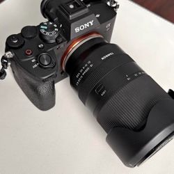 SONY Alpha 7 IV mirrorless camera