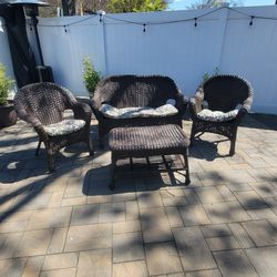 4 Piece Wicker Set with Cover and Cusions