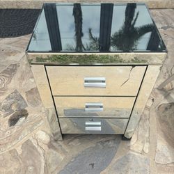 Mirrored Storage Table 