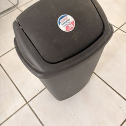 Trash Can 7.5 Gal