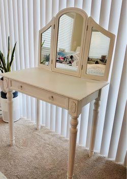 White Wood Vanity Table with Tri-Fold Mirror