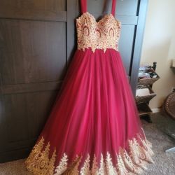 Absolutely Gorgeous QUINCEANERA Dress!