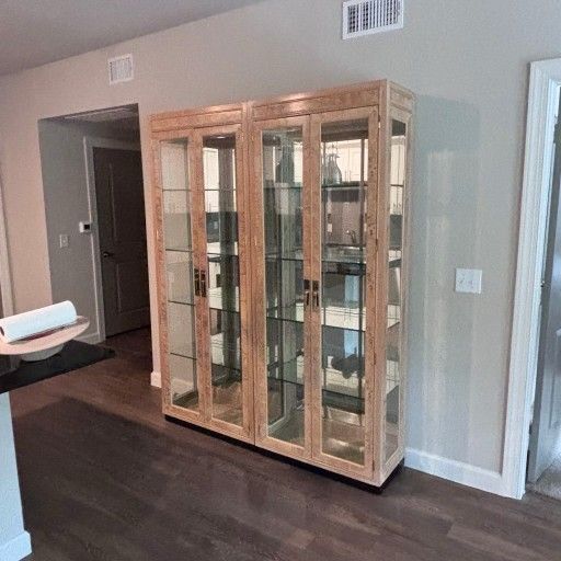 Curio Cabinets Heritage Brand BEAUTIFUL All Glass Shelves Are In Great Shape