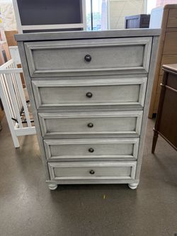 Caskey Transitional 28.7” W 5- Drawer Chest Dresser