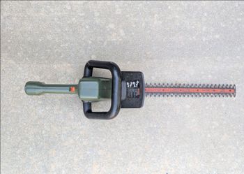 Black & Decker 22" Corded Electric Hedge Trimmer (Model HT500)