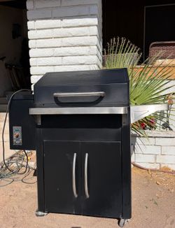 USED TRAEGER PELLET GRILL SMOKER WORKS GREAT