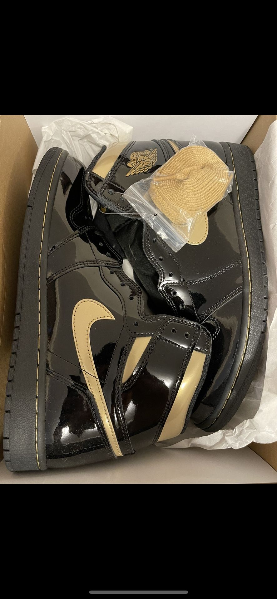 DS NEW JORDAN 1 METALLIC GOLD 