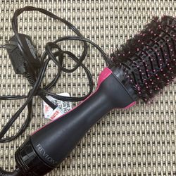 🌸 Revlon One-Step Hair Dryer & Volumizer Brush – Model RVDR5222 🌸