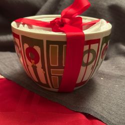 Crate And Barrel 3 Piece Nesting Bowls