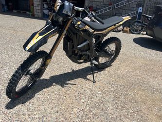 2025 Black Surron Ultra Bee HP (manufactured 2026.)