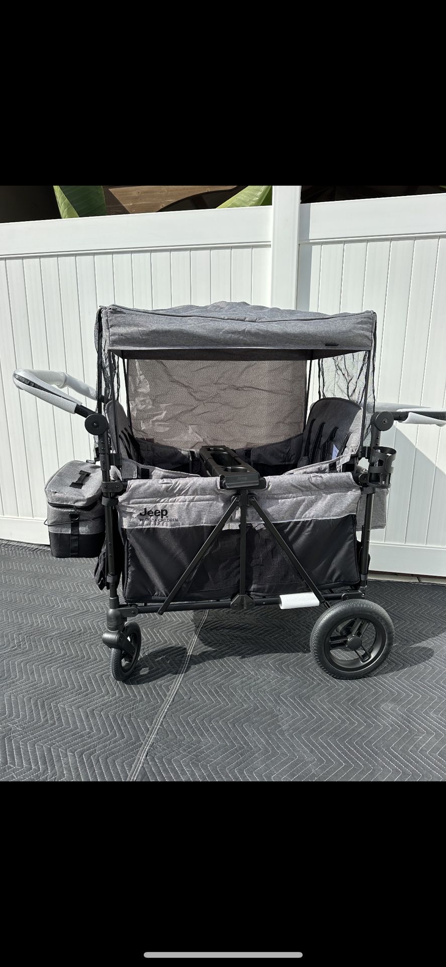 Jeep/ Jeep Wrangler Deluxe 4 Seater/ Wagon/ Stroller/ Beach/ Kids/ Toys/ Sports/ Travel/ New