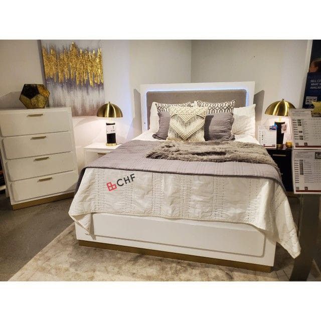 4 Pc Queen / Eastern King Size Bedroom Set ( Included bed frame ,dresser, mirror, nightstand )