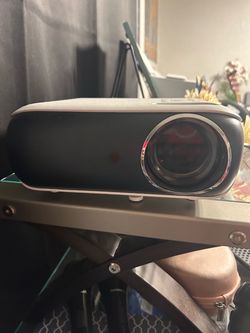 Movie screen and projector