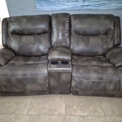 Electric Wide Love Seat And Recliner 