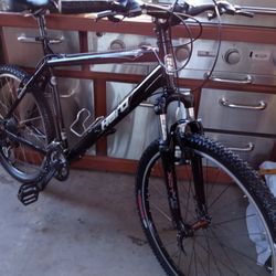 HARO FLIGHT LINE TWO TIRES SIZE 26 FRAME SIZE LARGER 