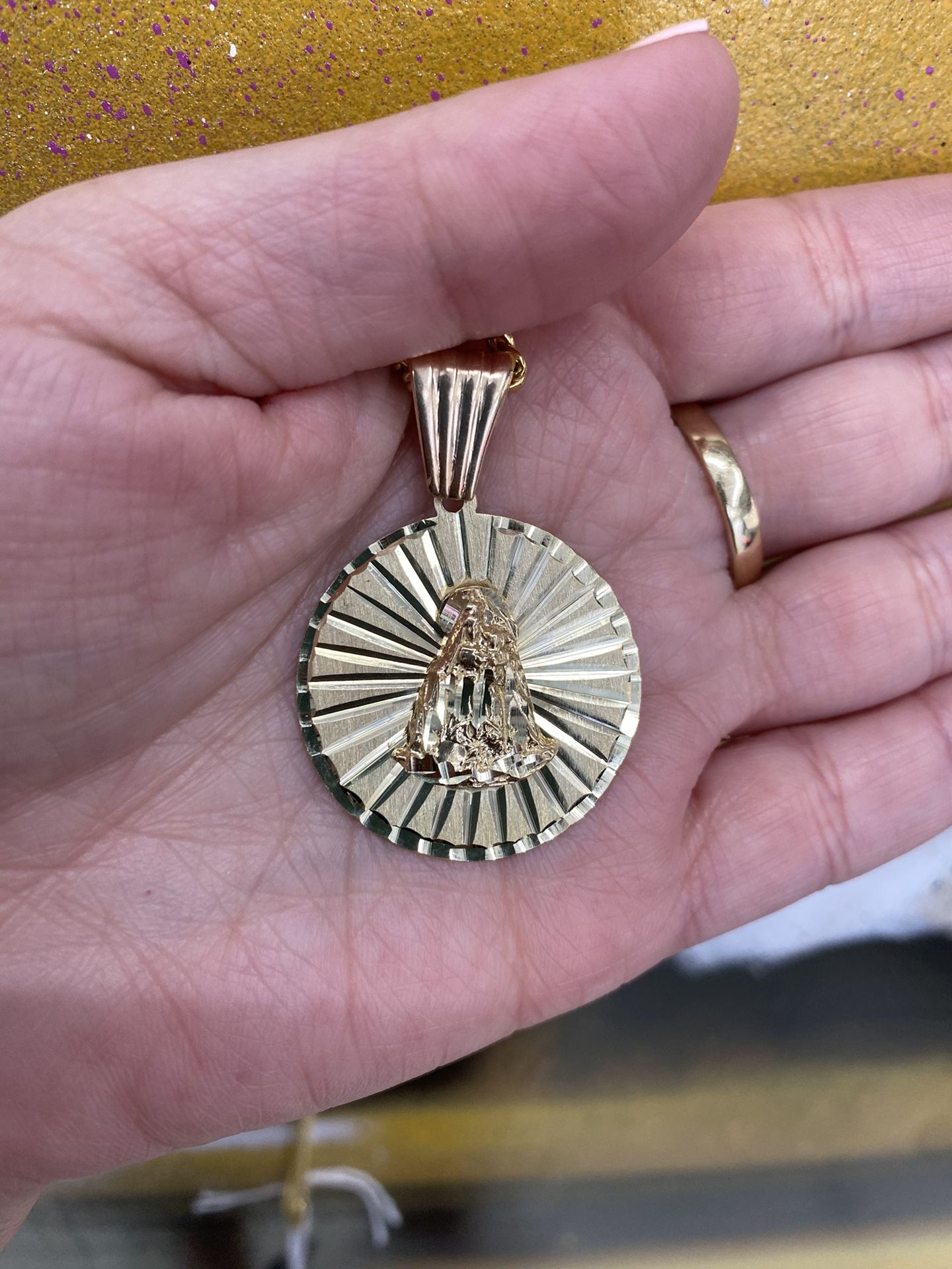 10k CARIDAD DEL COBRE CHARM 