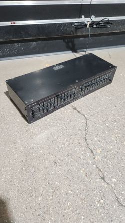 Frequency equalizer