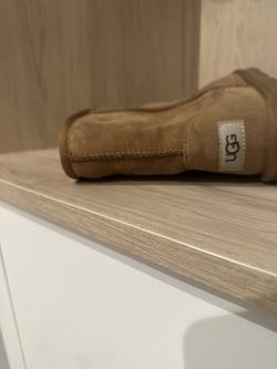 brand new uggs size 4 booots