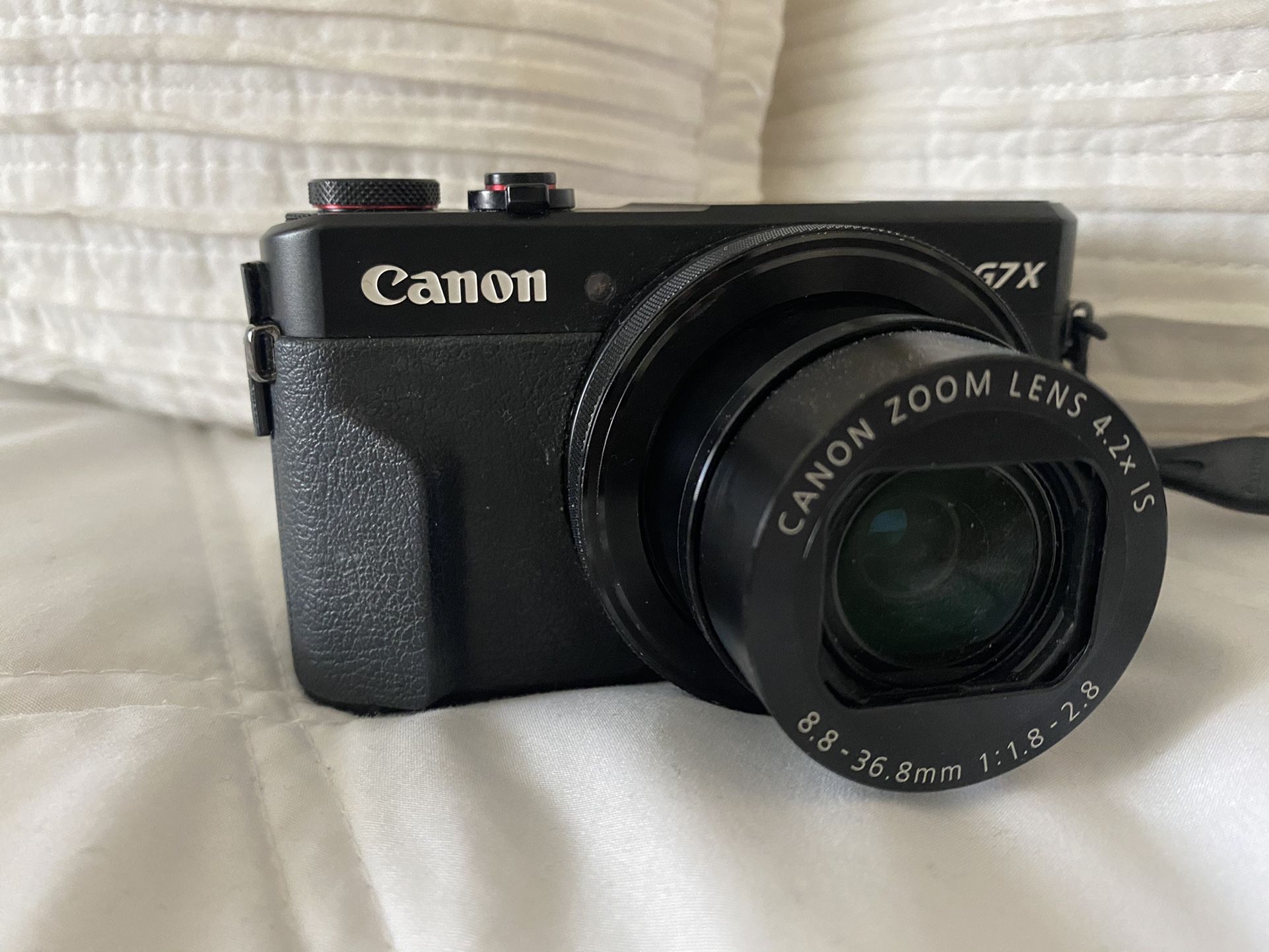 Canon G7x Mark II Vlogging Camera, 2 Batteries, Case, SD Card, Charger