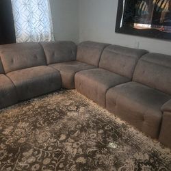 Gray Reclining Sectional Sofa – Excellent Condition!