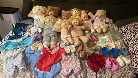 Lot of Cabbage Patch Kid Dolls
