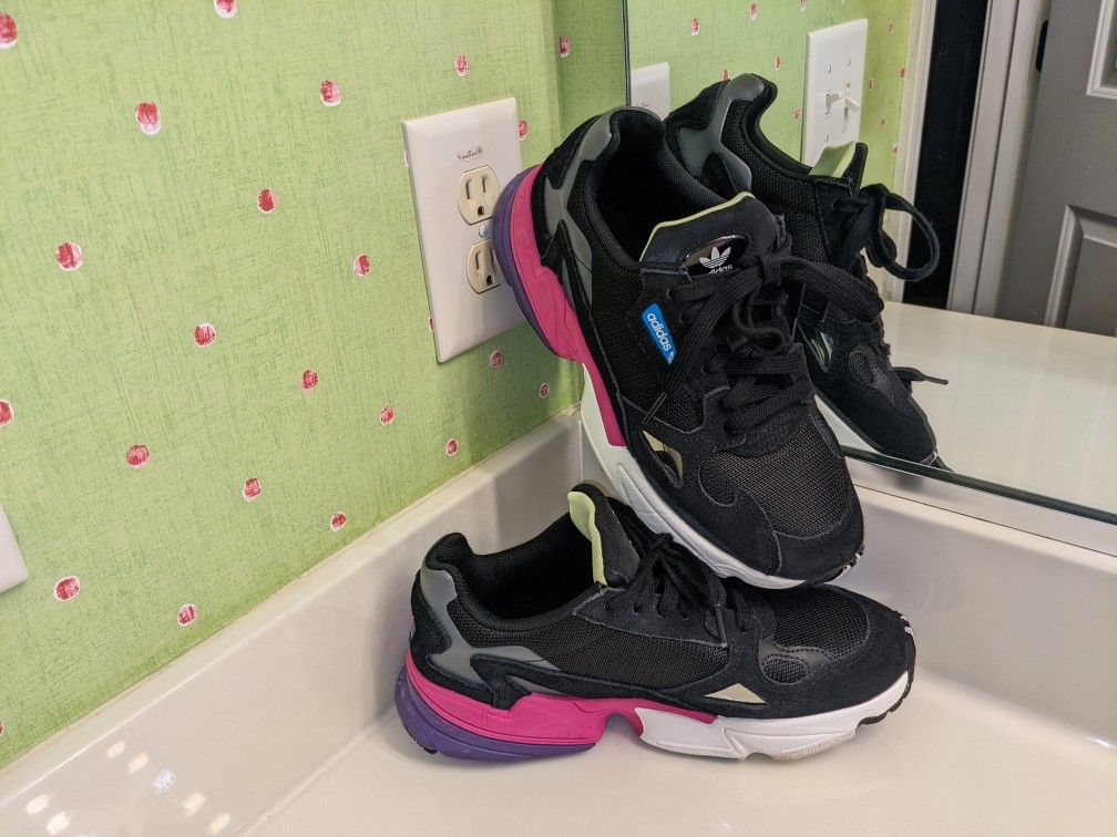 ADIDAS TORSION SNEAKERS SIZE 7.5