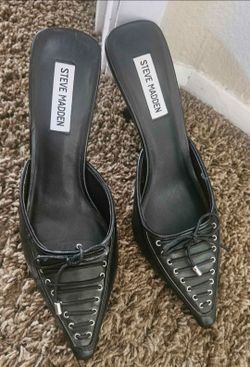 Brianne Black Pointed-Toe Mule Pumps
Steve Madden
