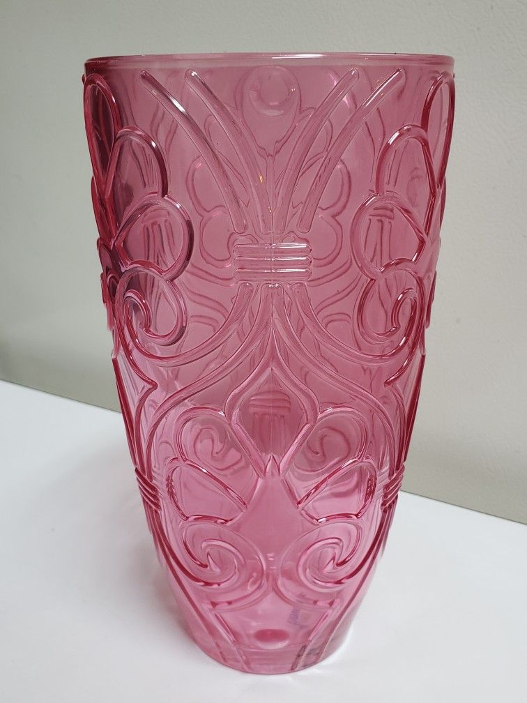 Stunning 8 5/8" Pink Glass Vase