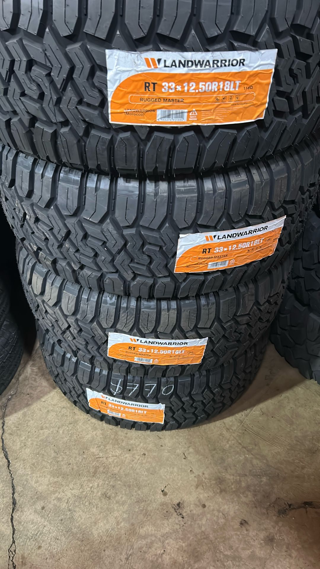 33x12.50R18