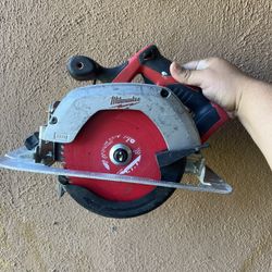 Milwaukee M18 Cordless 6 1/2in Circular Saw Tool Only