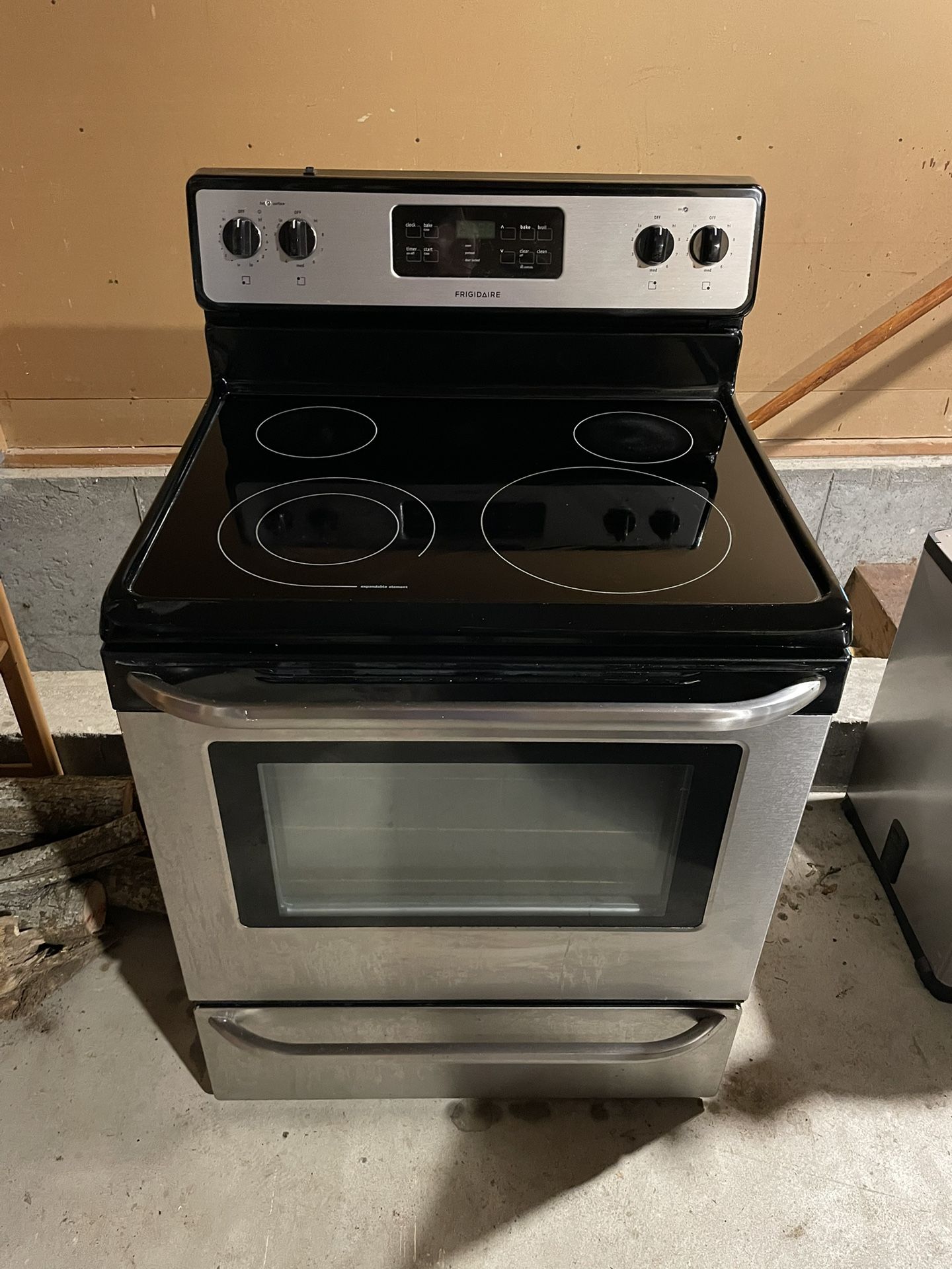 Frigidaire Electric Oven And Range