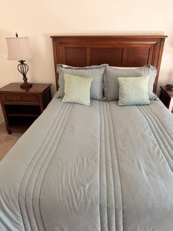 Queen Size Solid Wood Bedroom Set