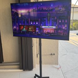 Hisense 55” Roku Smart TV + Rolling Stand (Outdoor/Patio Setup) – Works Great