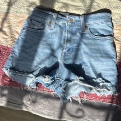 High Rise Levi Shorts 