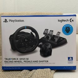 Logitech G923 racing wheel, pedals and shifter