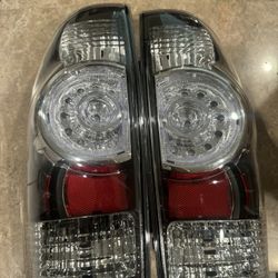 1 Pair Clear Lens Tail Lights Replacement for 2005-2015 Toyota Tacoma Rear Tail Lights Brake Lamps Assembly Driver and Passenger Side LH+RH With Bulbs
