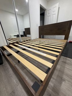 Queen Size Bed Frame 🛏️ — Like New