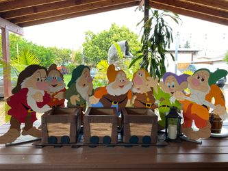 Custom party sets Snow White