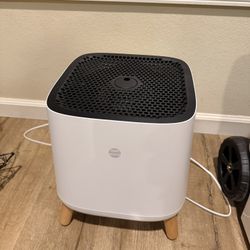 SMART HEALTH Air Purifier white with wood legs