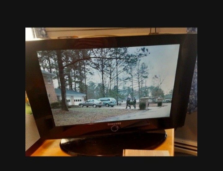 Beautiful Tv SAMSUNG 25-inch Used For A Monitor Only $30.00 Not A Smart TV Tyvm 