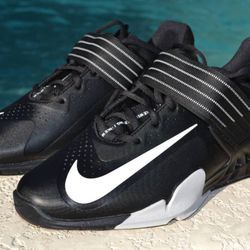Nike Saveleos (Size 6)